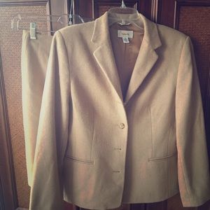 Distinguished Fine Lady’s Camel Hair Skirt Suit